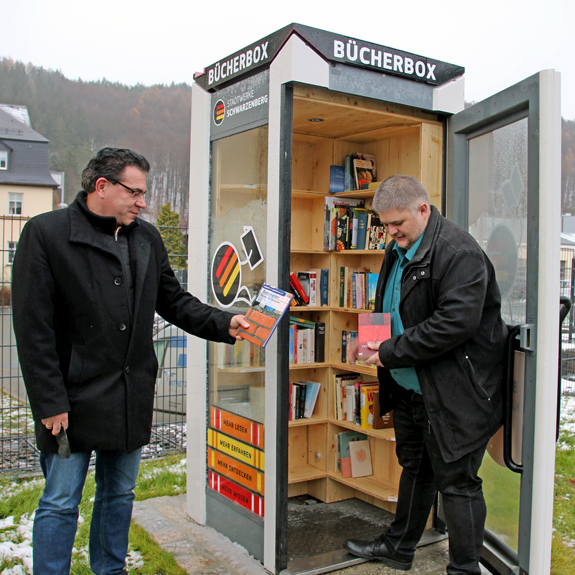 Bücherbox an der B101